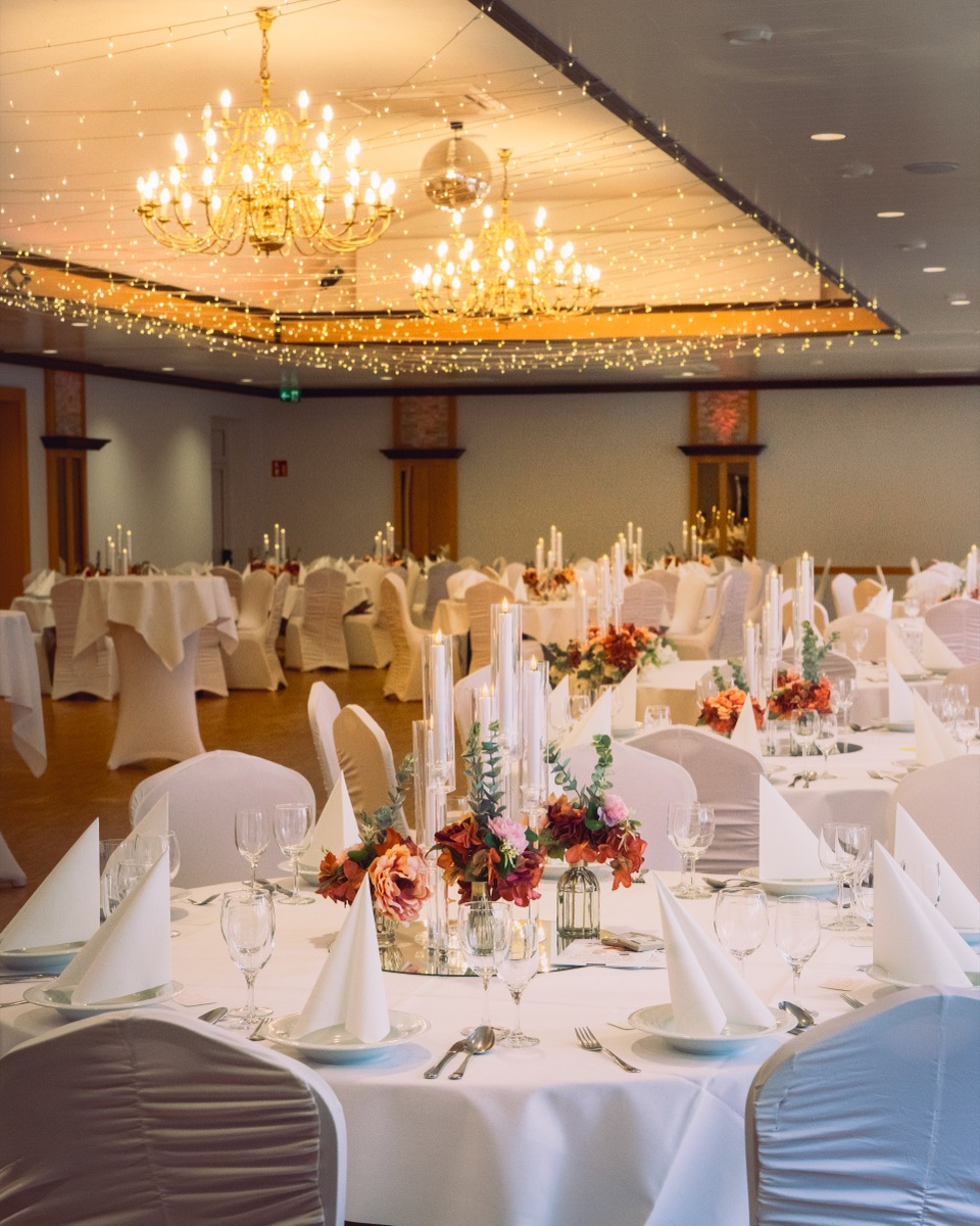 hochzeit-festsaal-grosser-saal Großer Festsaal Hotel Ripken Oldenburg für bis zu 300 Gäste