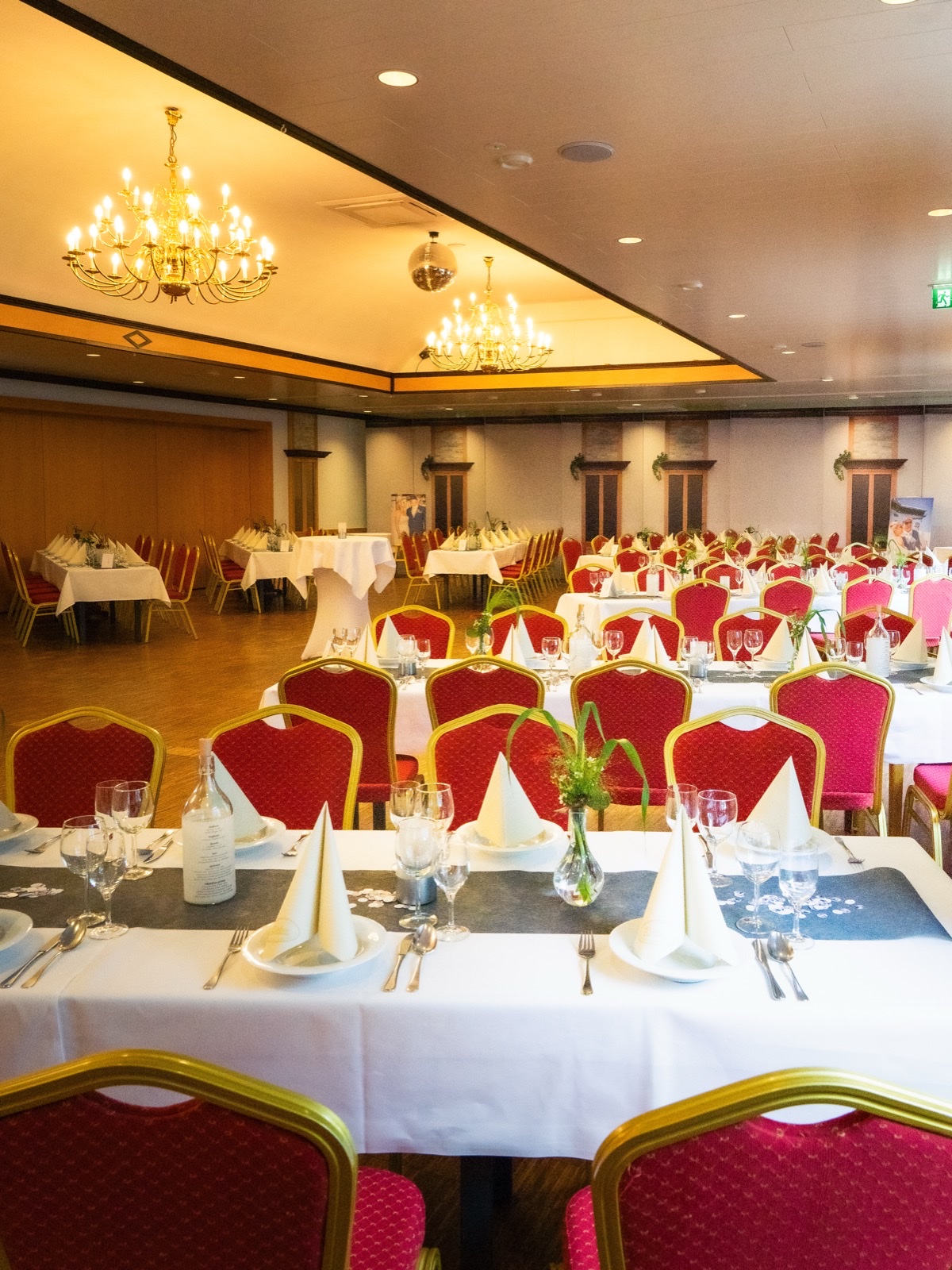 Festsaal bei Tageslicht Hotel Ripken Oldenburg